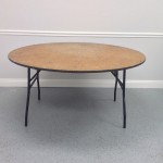 3. 5ft round table